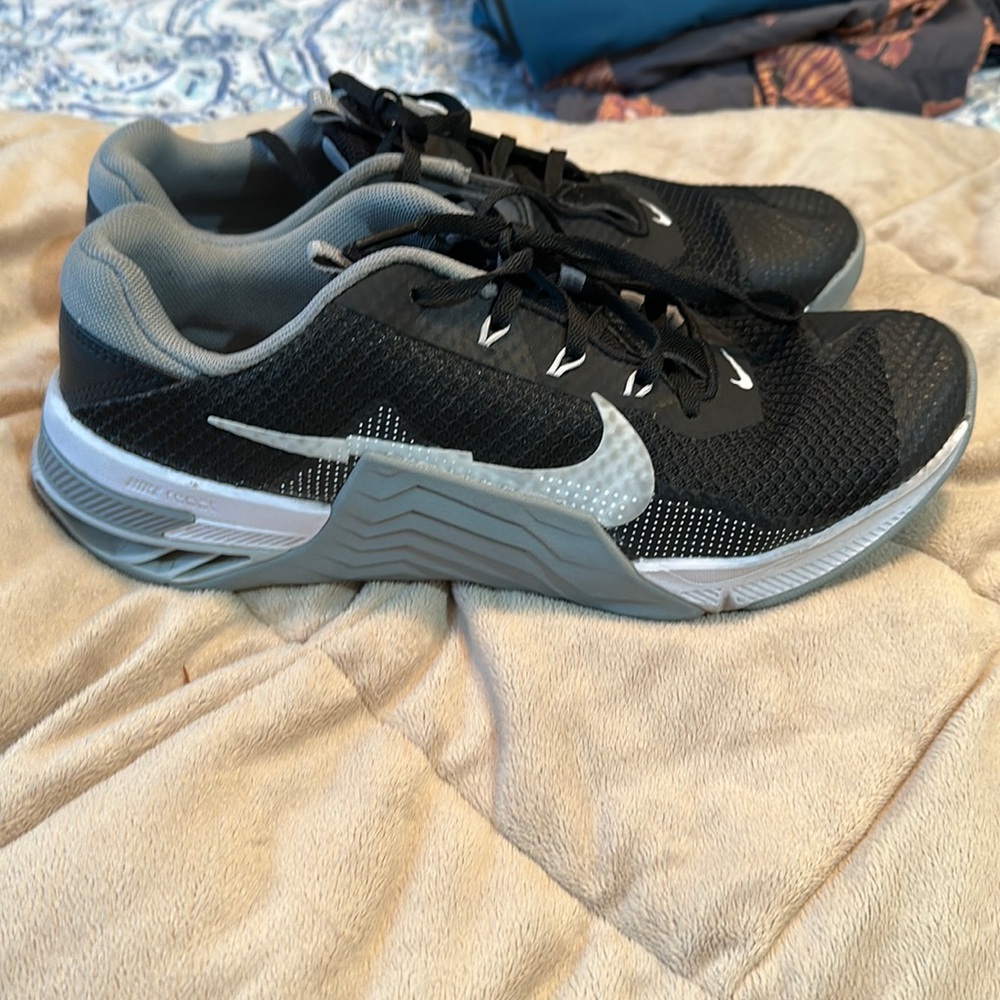 Nike Men’s Metcon Shoes. Lightly used. Size 10